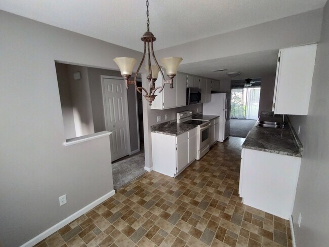 Foto del edificio - 989 11th Ave SW
