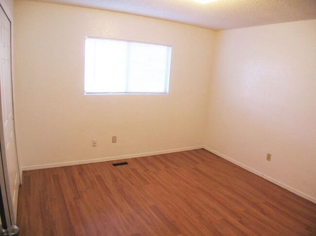 Building Photo - 494 32 Rd
