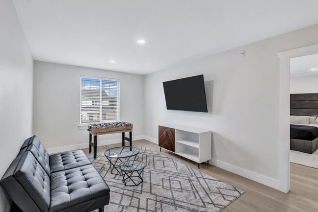 Building Photo - 4061 E Arch Dr