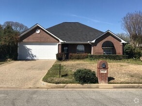 Building Photo - 3106 Silkwood Dr