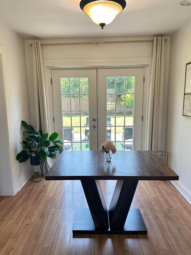 Foto del edificio - 3105 Sherwood Ln