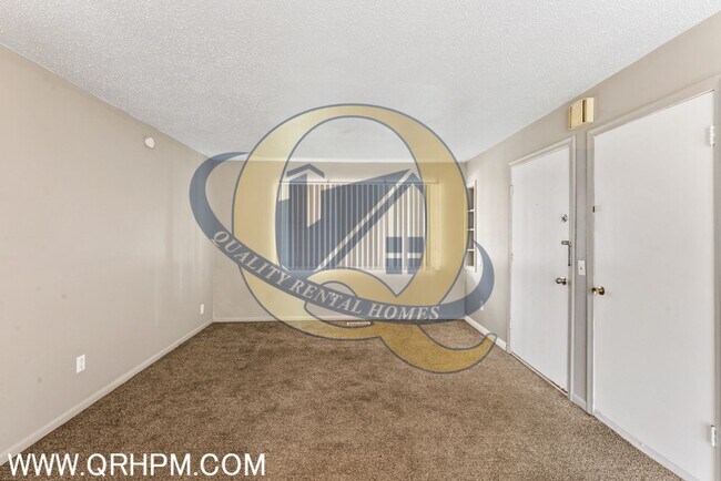 Foto del edificio - Available Now! Carmen Ainsworth Schools - Water included - SIDE BY SIDE DUPLEX