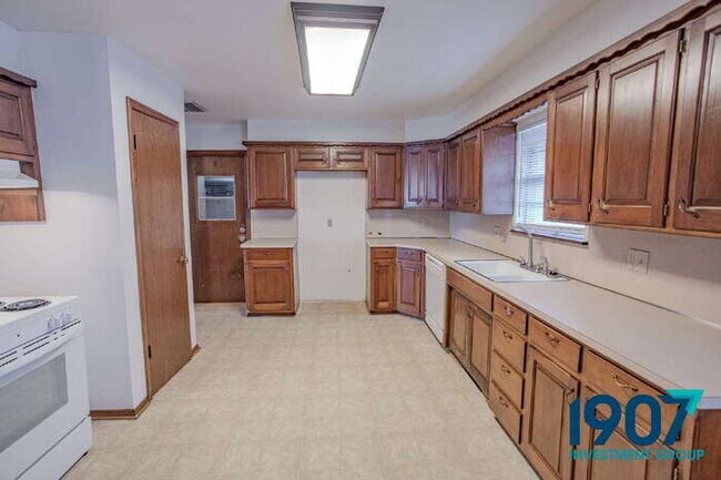 Building Photo - Spacious 2-Bedroom Home with Hardwood Flooring and Brick Fireplace in OKC!