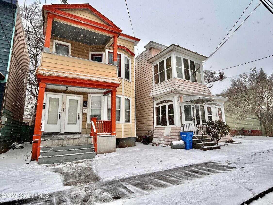 Primary Photo - 32 Hurlbut St
