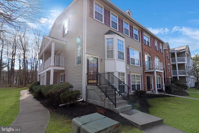 Building Photo - 2 Cheverny Ct