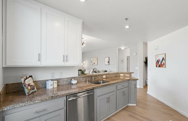 Building Photo - 501 Crescent Way