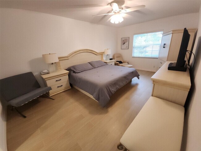 Foto del edificio - 6437 Bay Club Dr