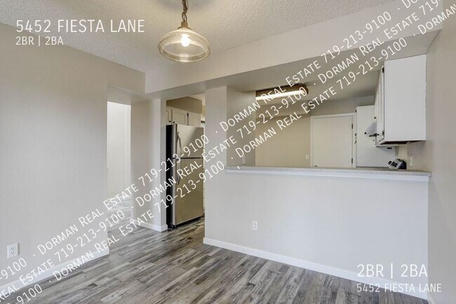 Foto del edificio - 5452 Fiesta Ln