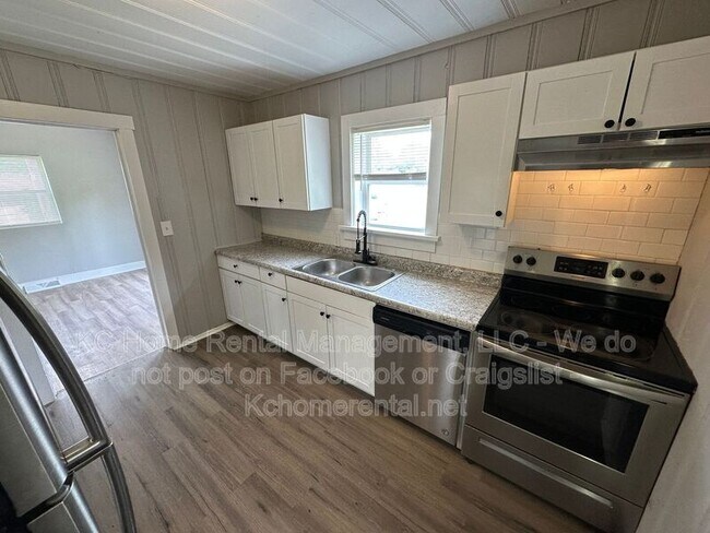 Foto del edificio - 7113 N Highland Ave