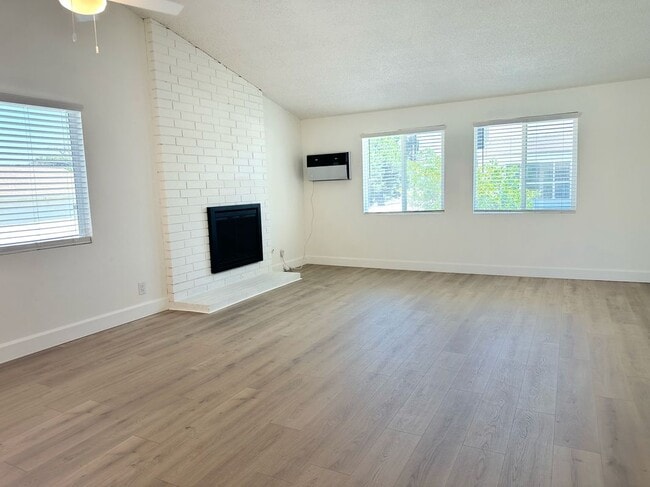 Building Photo - 717 W Provential Dr