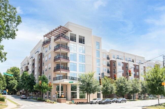 Building Photo - 905 Kenilworth Ave