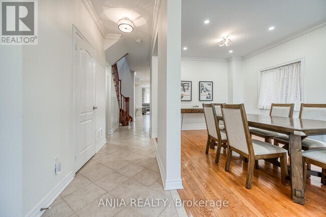 Building Photo - 103 Shady Oaks Ave