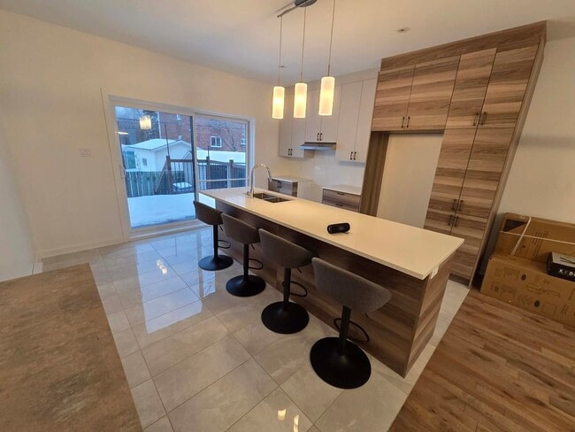 Building Photo - 3860 Rue Prince-Charles