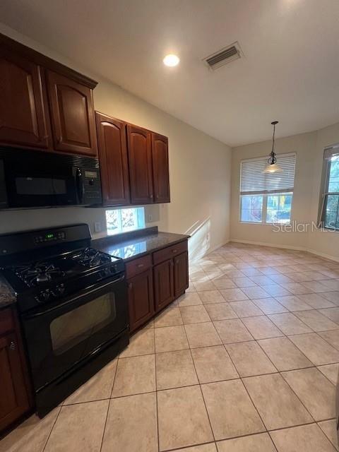 Foto del edificio - 6517 Tailfeather Way