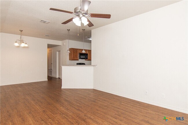 Building Photo - 401 Bonnie Dr