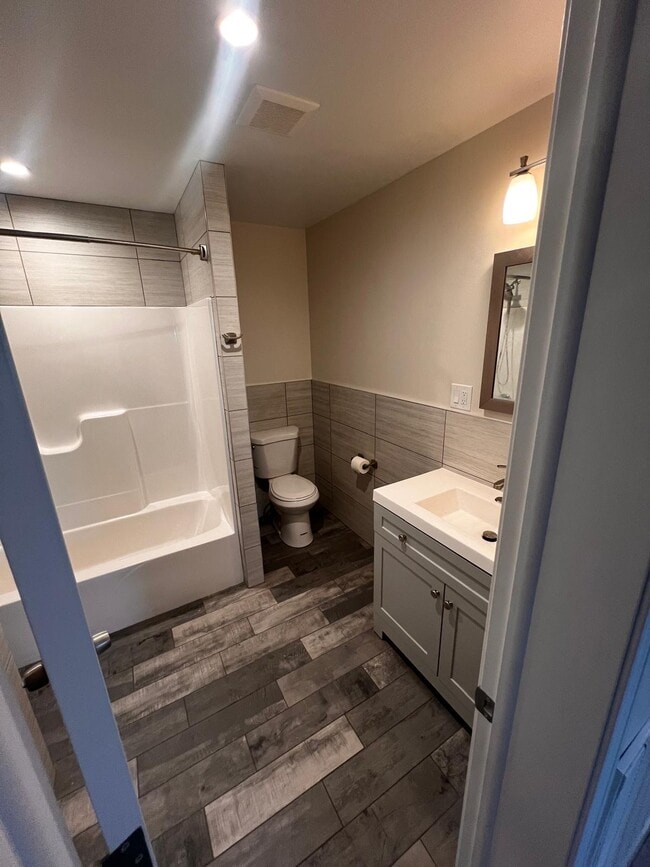 Building Photo - 613 Wallace Harris Ave