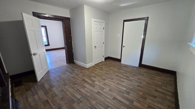 Foto del edificio - 537 Woodville Rd