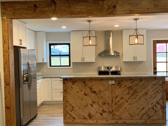 Foto del edificio - 5728 Aton Ave