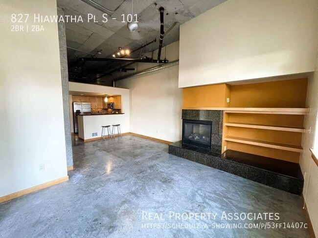 Building Photo - 827 Hiawatha Pl S