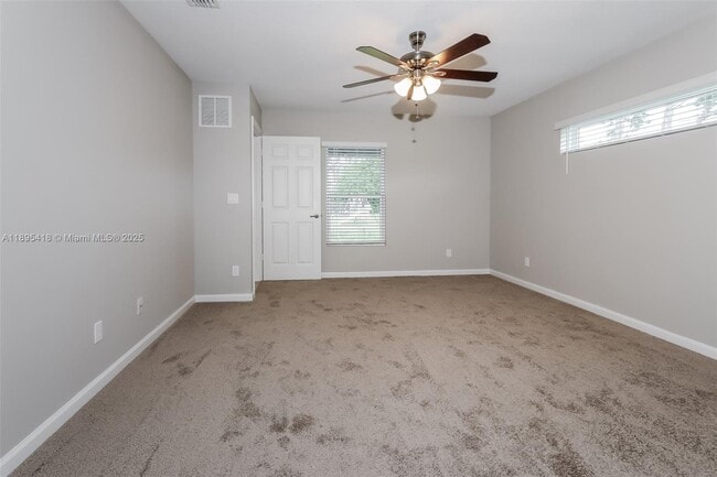 Foto del edificio - 2325 SE Berkshire Blvd