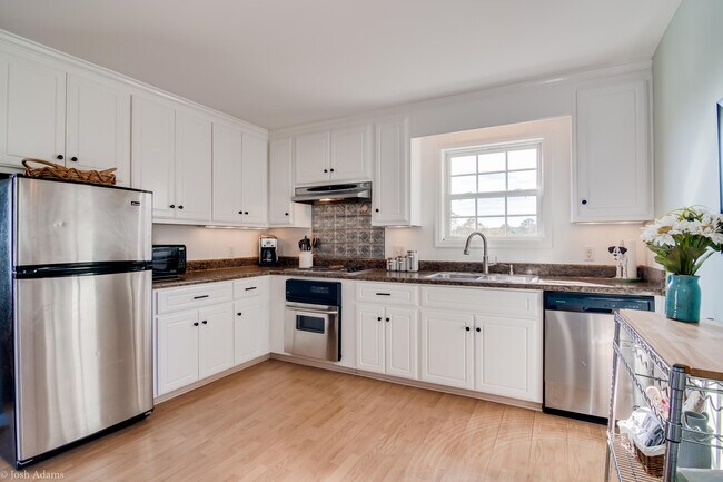 Building Photo - 304 Fox Tail Ct