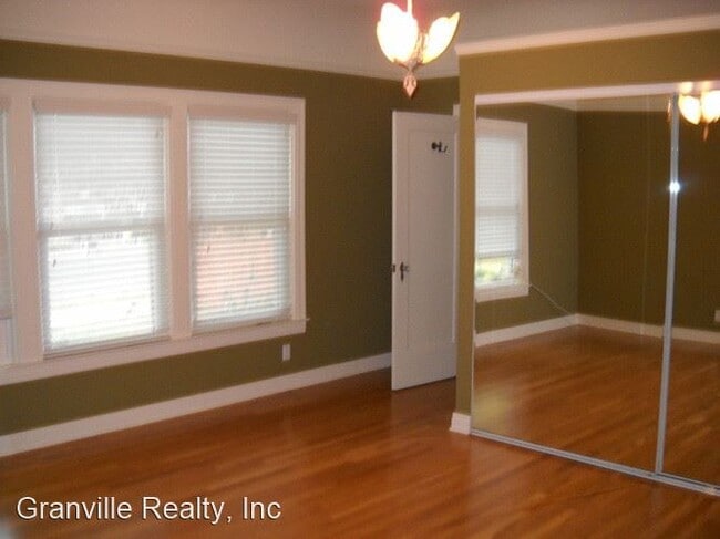 Building Photo - 3 br, 3 bath House - 2436 N. Van Ness