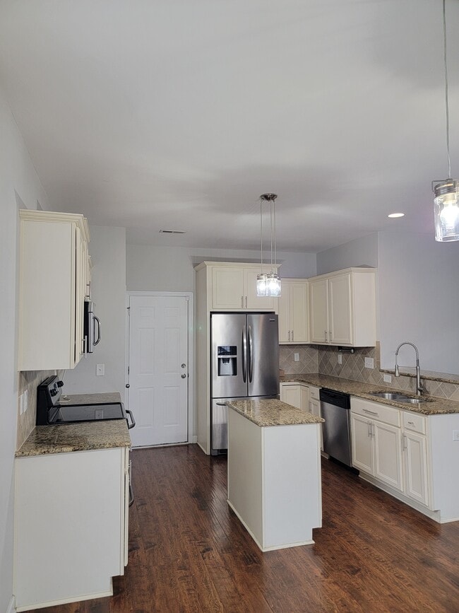 Building Photo - 4561 Headwind Dr