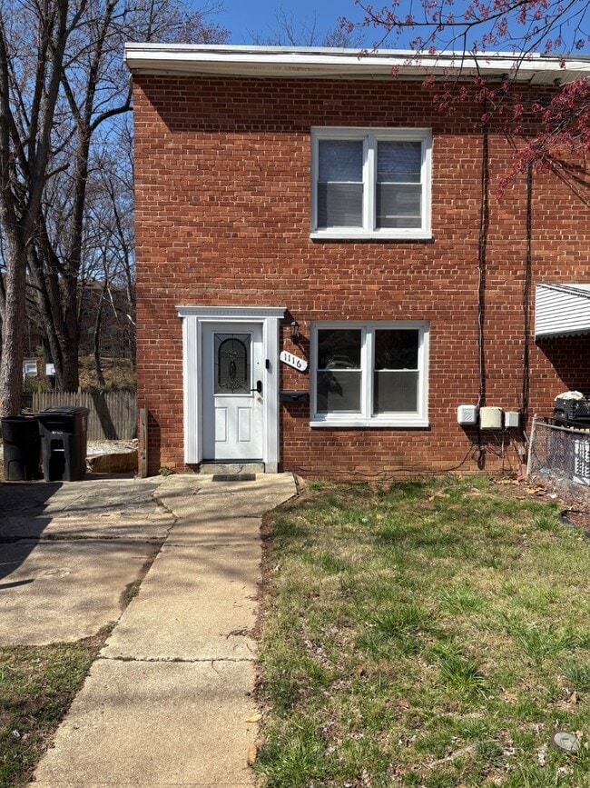 Building Photo - 1116 Booker Dr