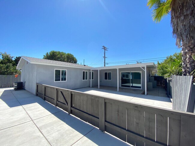 Foto del edificio - 5BD/2BA with Garage!