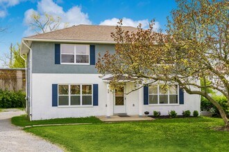 Building Photo - 28 Pinewood Dr