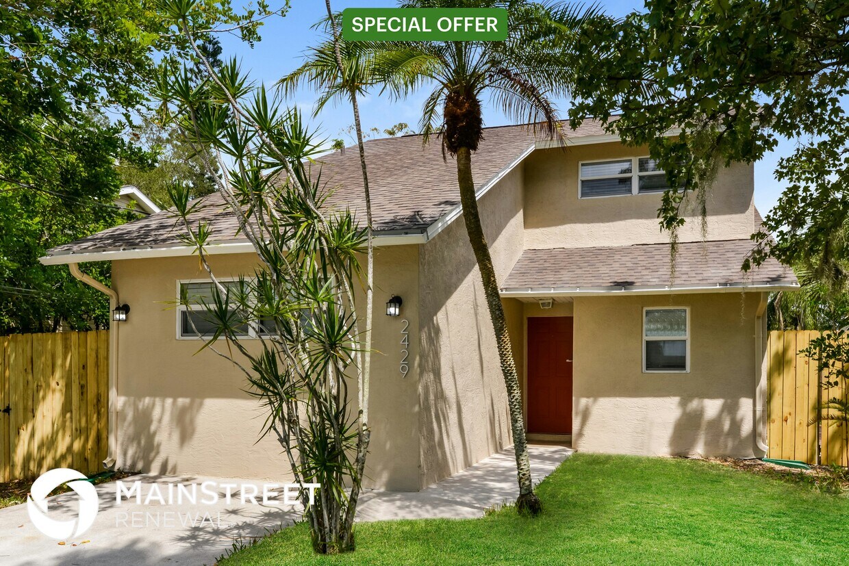 Foto principal - 2429 Apache St