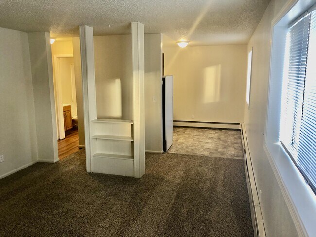 Building Photo - 1353 W 27th Ave