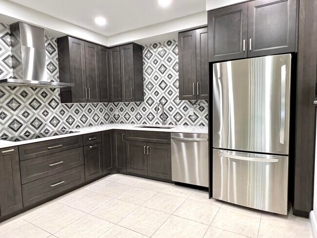 Building Photo - 1905 Canterbury Cir