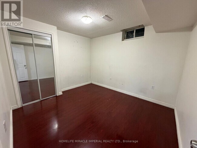 Photo du bâtiment - 2 Attview Crescent