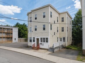 Building Photo - 131 Clarendon St