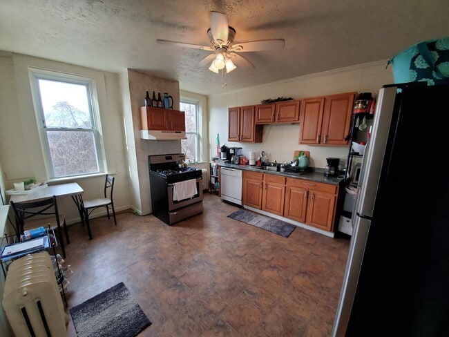 Building Photo - Available July 2026 - 4 Bedroom Home w/ Off-street Parking and Spacious Deck!