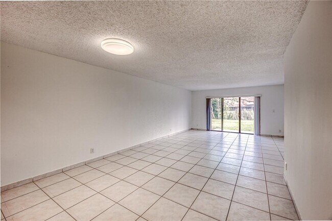 Building Photo - 9818 Nob Hill Ct