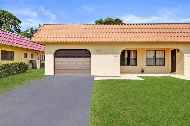 Building Photo - 7010-7012 NW 78th Ave