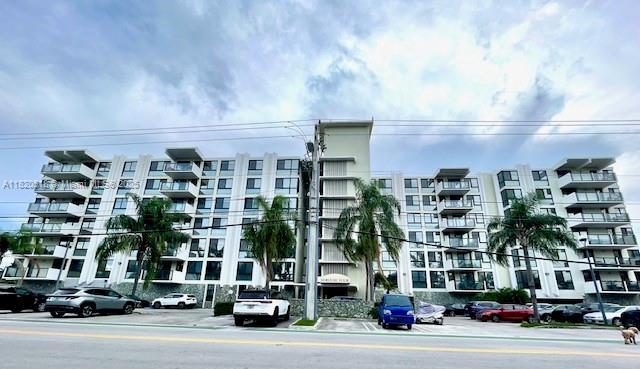 Primary Photo - 9800 W Bay Harbor Dr