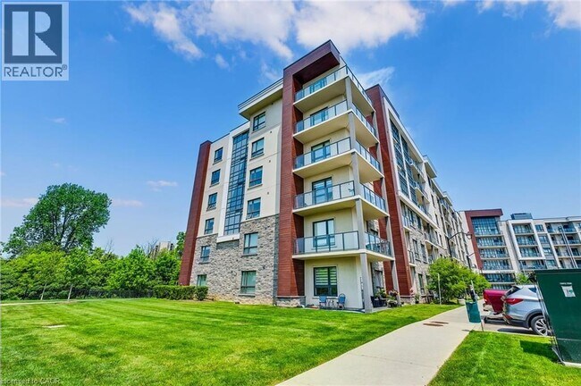 Building Photo - 125 Shoreview Pl