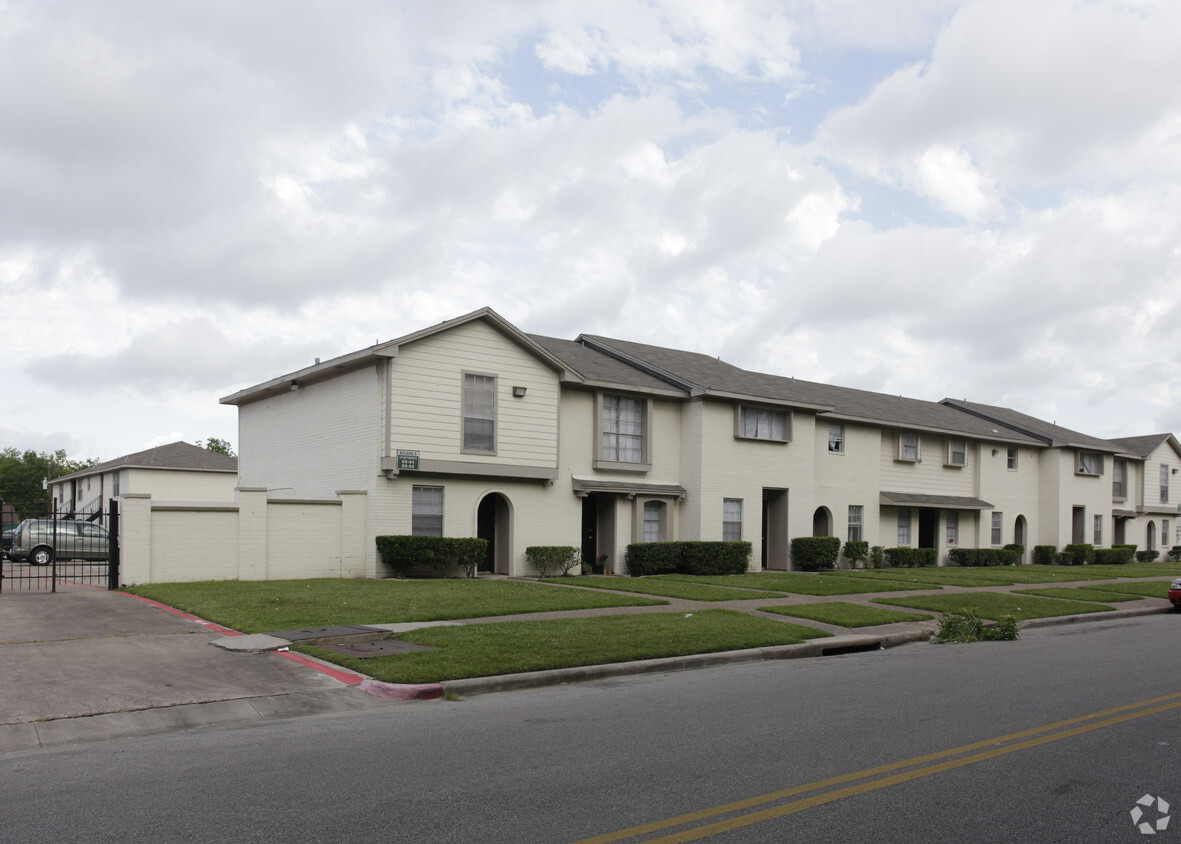 Building Photo - Horizon Apartments