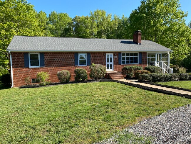 Frente - 3690 Old Buckingham Rd