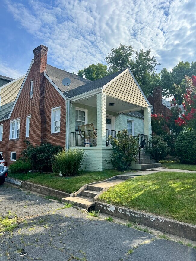 Building Photo - 4611 Wilson Blvd