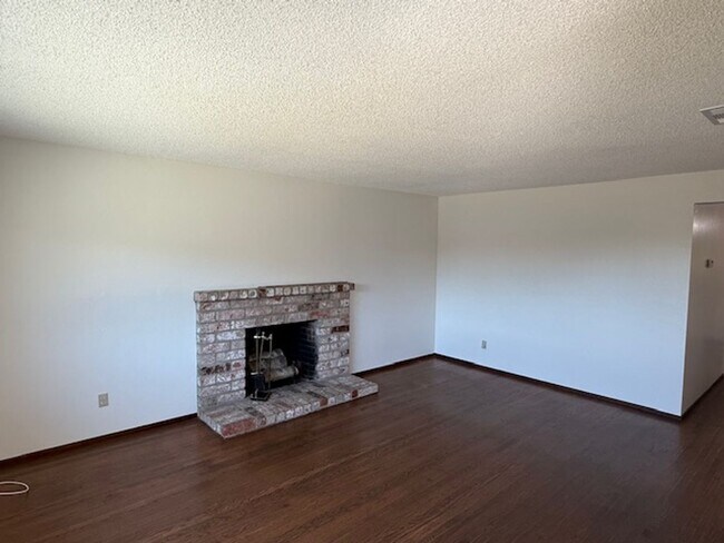 Foto del edificio - 3-Bedroom Single Family Home in PInole
