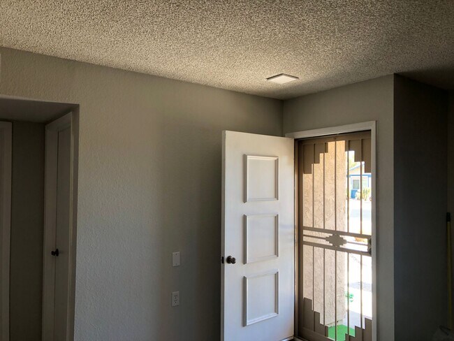 Building Photo - Long Term UNFURNISHED Rental in a 45+ Acti...