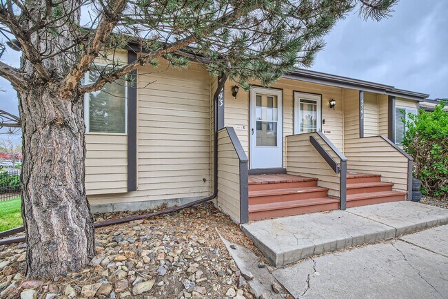 Foto del edificio - 2 Bedroom, 1 1/2 Half Bath, End Unit Townhome!