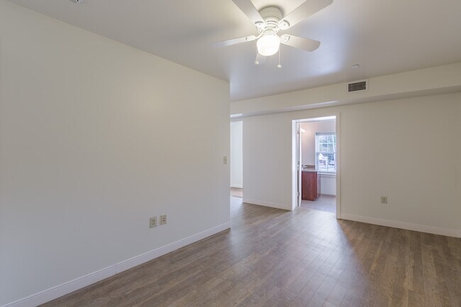 Foto del edificio - 876 W Lancaster Ave