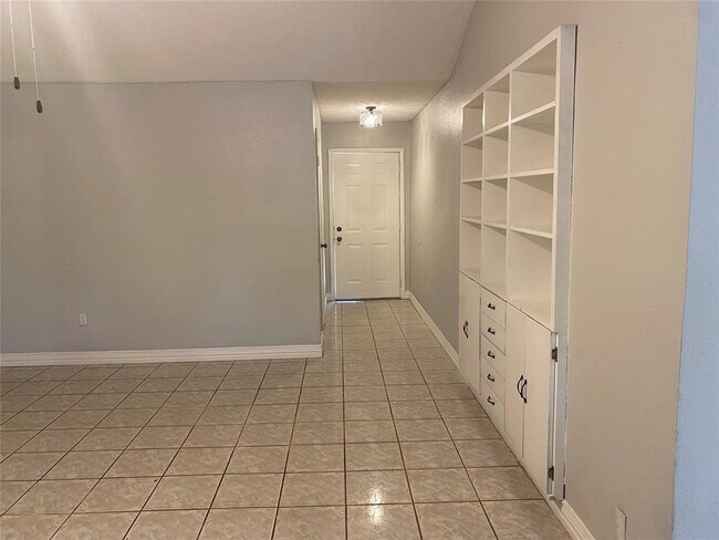 Building Photo - 7146 Shady Vale Ln