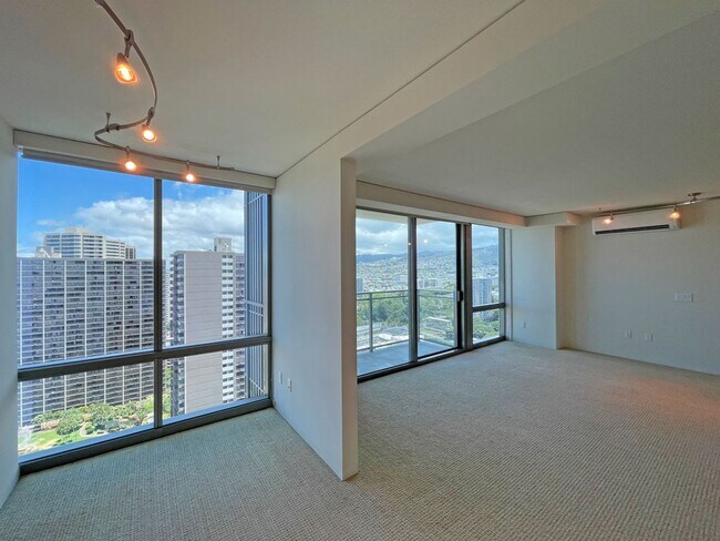 Building Photo - Capitol Place - High Floor!