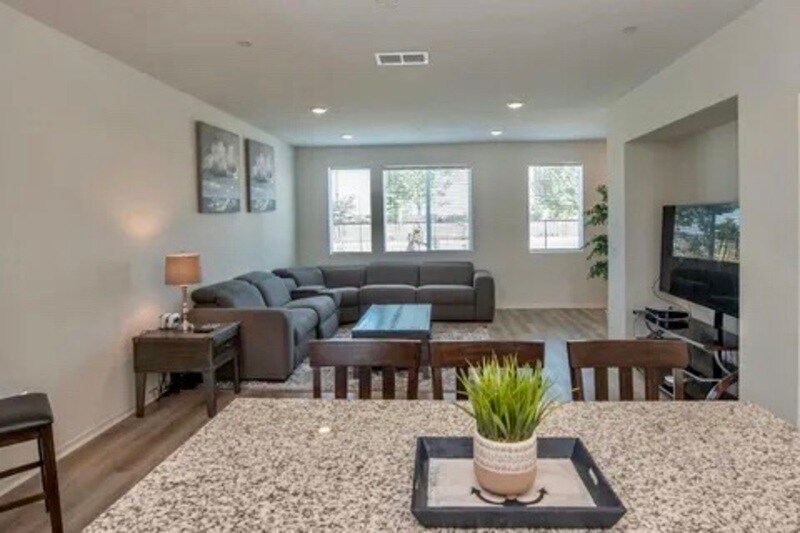 Foto principal - 5285 Beachfront Cove